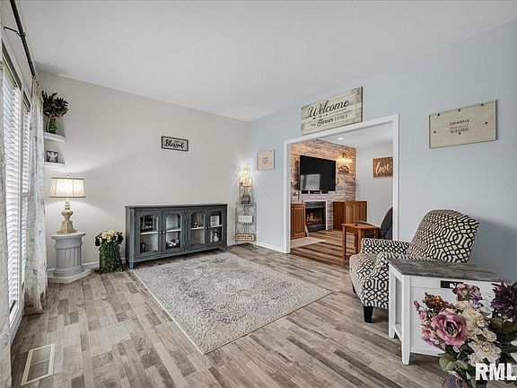 5th image of 8590 Hickory Hills Dr