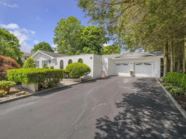 6 Cross Bow Lane, Commack, NY 11725
