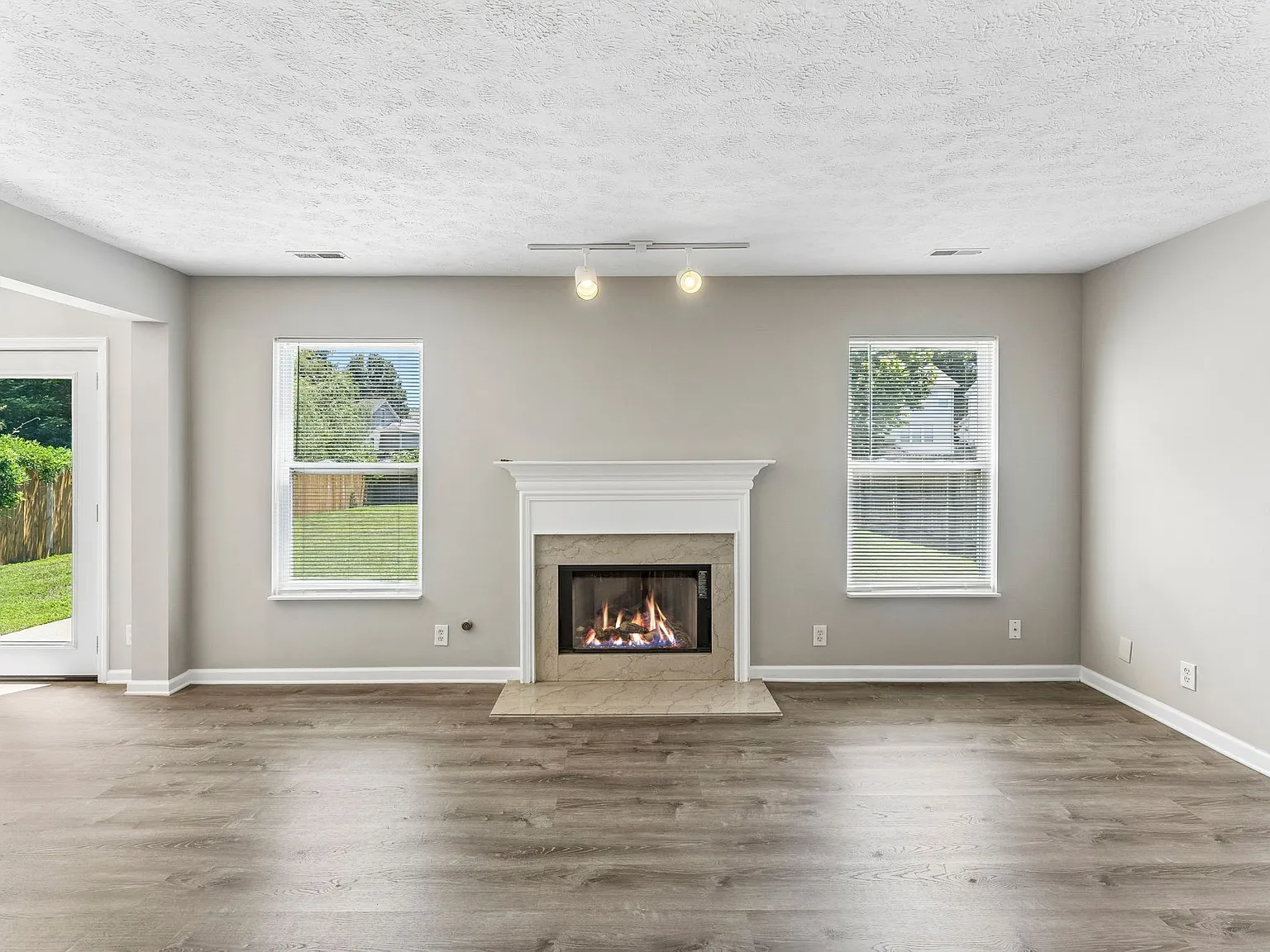 3 bed, 2061 sqft, $2,499 — Photo 3