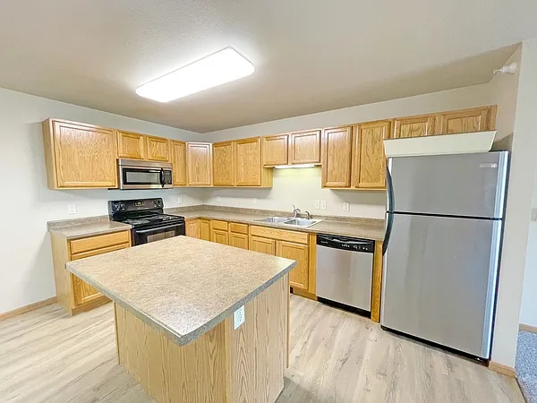 Elk Pointe Apartments — Photo 10
