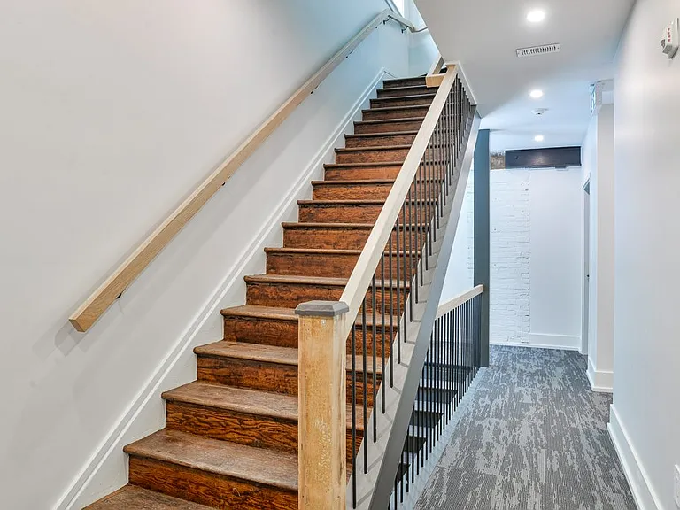 27 Peter St N #102 — Photo 5