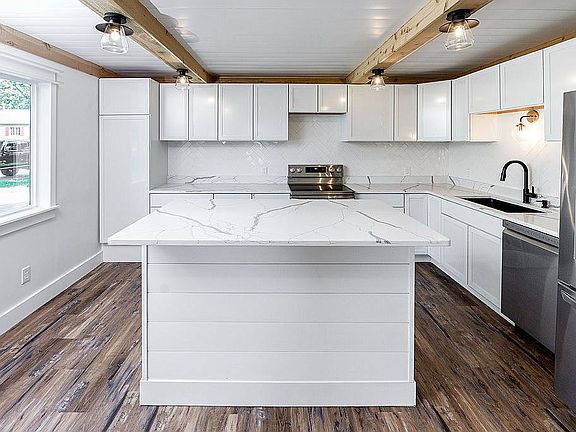 4th image of 523 Lee Lore Ln