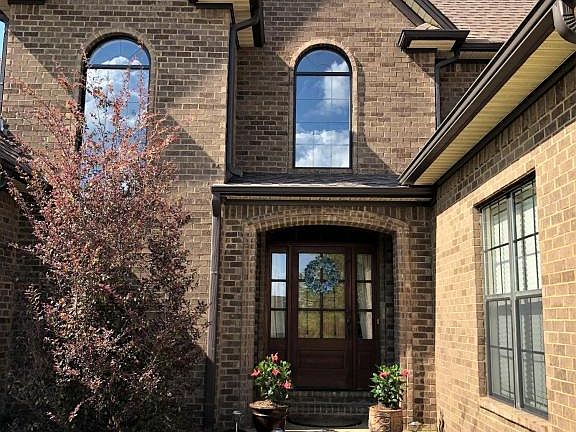 3rd image of 171 Creekwood Cir