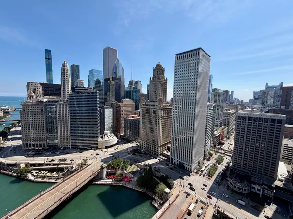 300 N State St, Chicago, IL