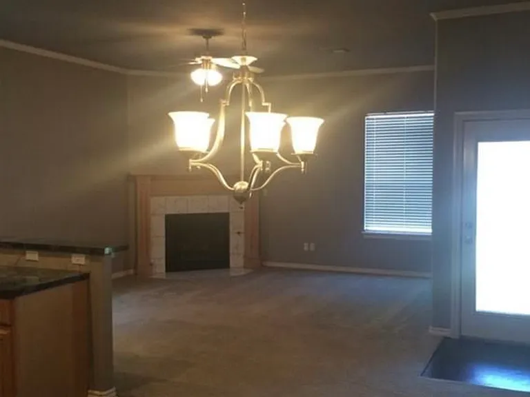 1828 Cedar Creek Ct — Photo 2