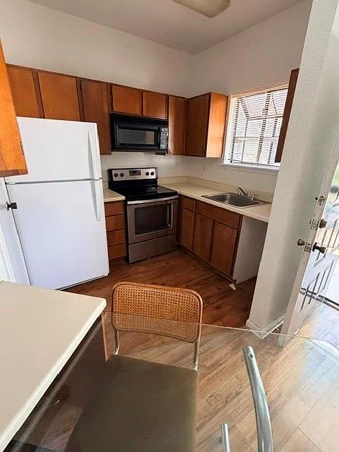 1 bed, 1.0 bath, 420 sqft, $800 — Photo 3