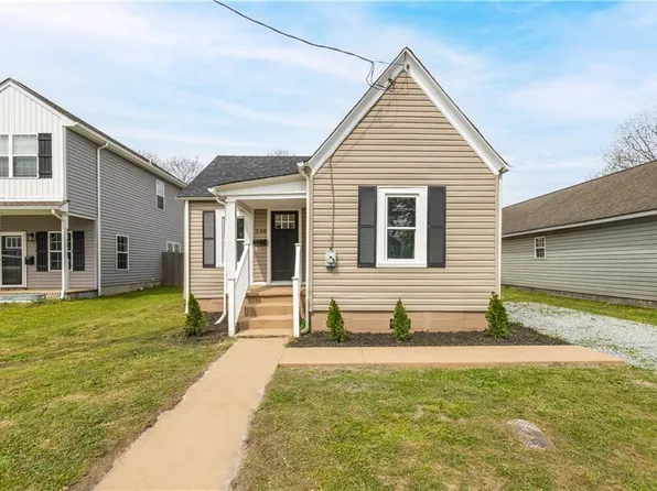 208 Raleigh Ave, Suffolk, VA 23434