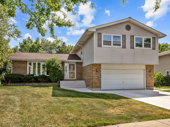 1727 Roosa Ln, Elk Grove Village, IL 60007