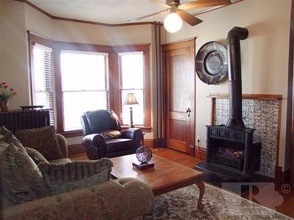 4th image of 300 Geneseo St
