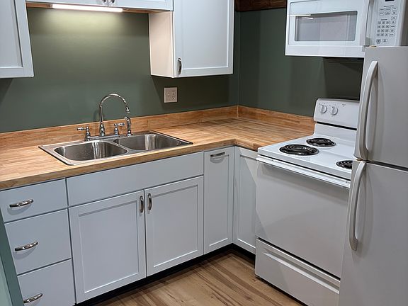 2nd image of 135 E Main St APT C