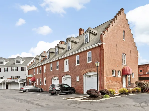 6 Amaranth Pl Unit 33, Medford, MA 02155