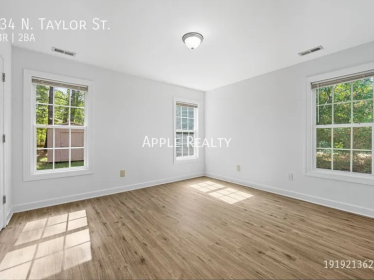 834 N Taylor St — Photo 6