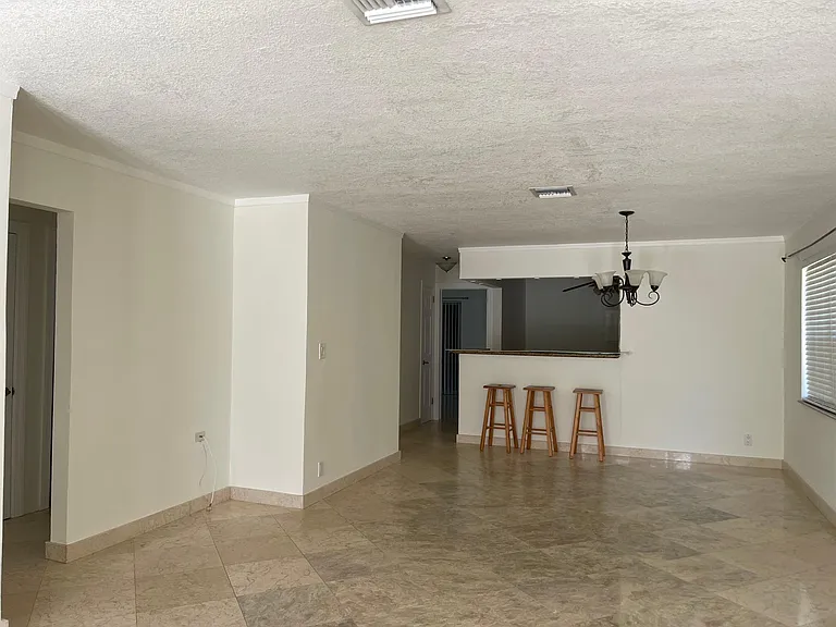 1218 N 15th Ave — Photo 3