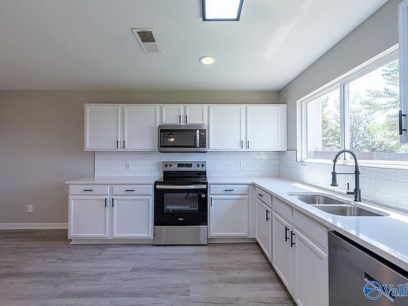 3rd image of 3215 Avalon Lake Dr