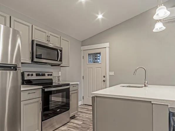 504 NW Newport Ave #B, Bend, OR 97703