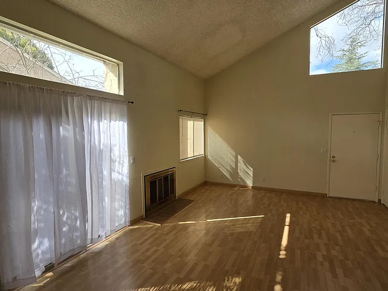 27703 Persimmon Dr — Photo 3