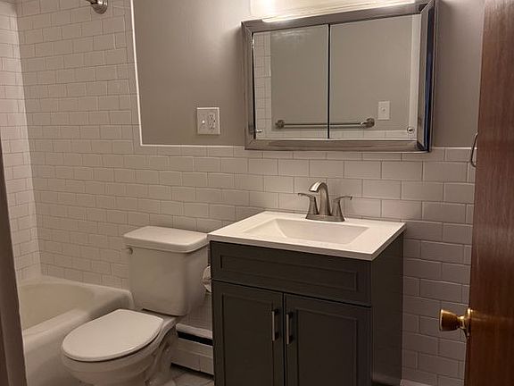 3rd image of 25 N Hellertown Ave Unit 4
