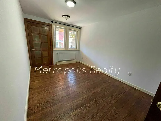 Rented by Metropolis International Realty Inc. | media 4