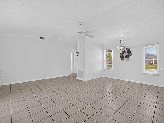 4th image of 592 SW Banks Terrace