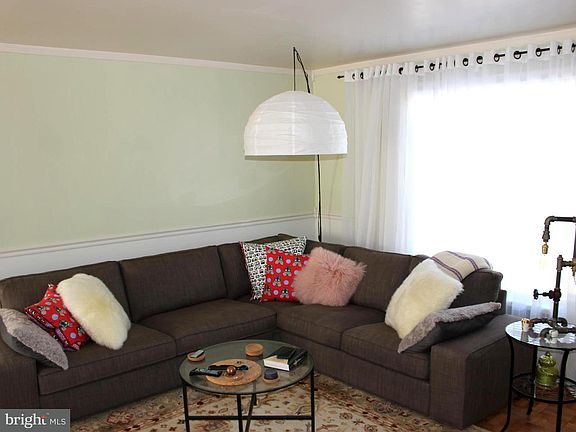 2nd image of 10402 Montrose Ave #10402