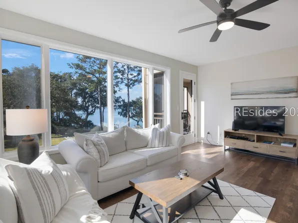 6 Village North Dr APT 115, Hilton Head Island, SC 29926