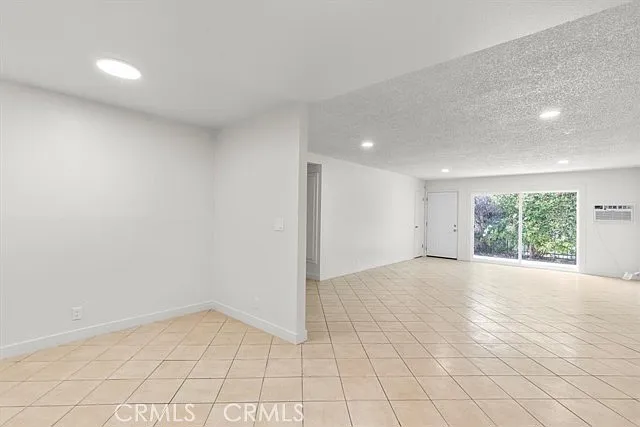 1002 Lombard Dr — Photo 3