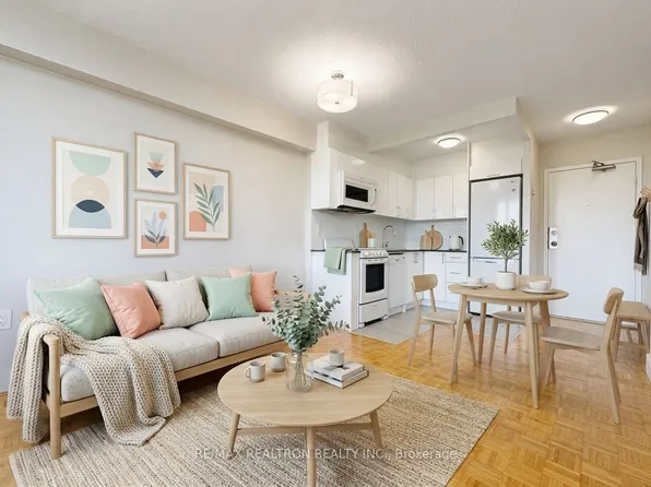 1500 Bathurst St, Toronto, ON