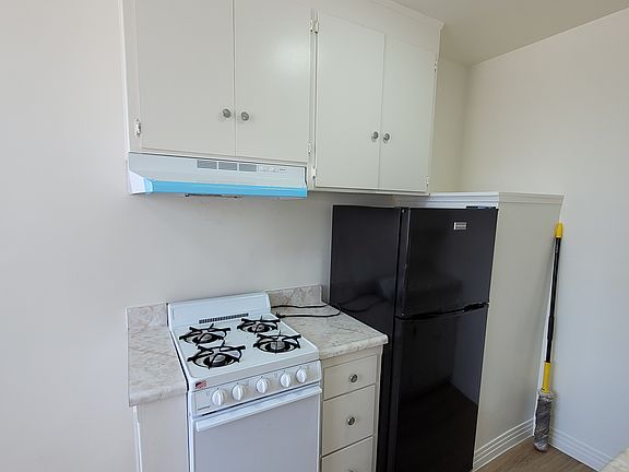 3rd image of 448 S Alexandria Ave APT 305