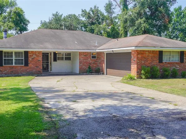 126 Red Bud Lane, Baytown, TX 77520