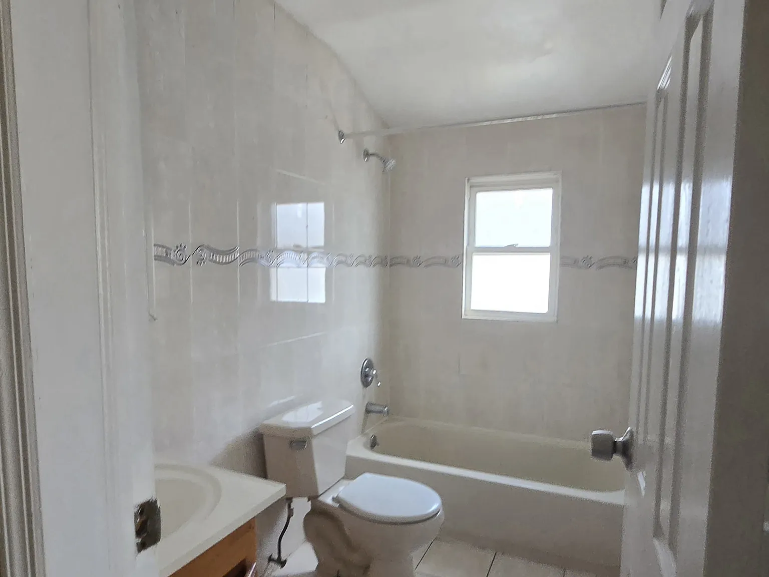 3 bed, 1000 sqft, $3,500 — Photo 3
