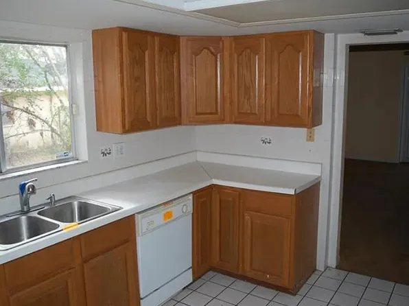 8306 N River Oaks Ct, Tampa, FL 33617