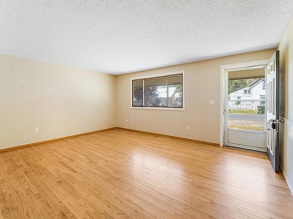 3rd image of 34 E Lake Ave