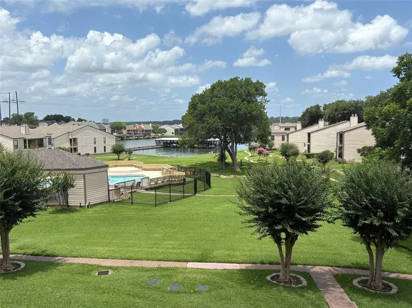 211D Lakeview Ter #211, Montgomery, TX 77356