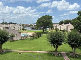 211D Lakeview Ter, Montgomery, TX