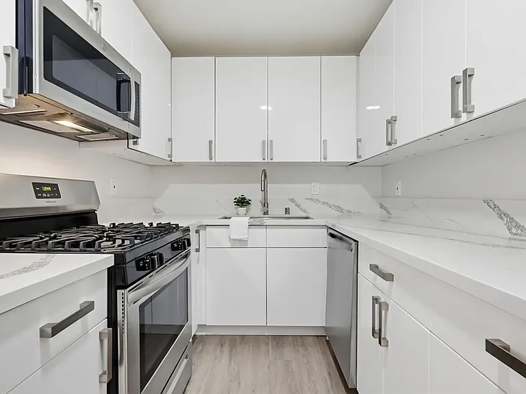 Kester Apartments — Photo 13