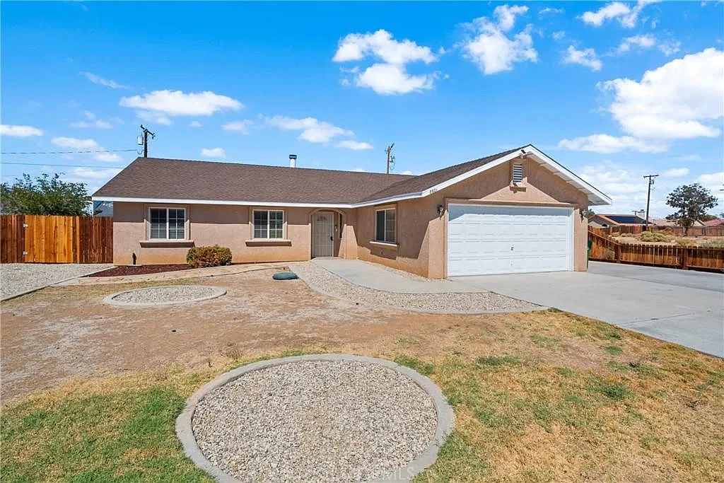 3 bed, 1617 sqft, $2,050 — Photo 1