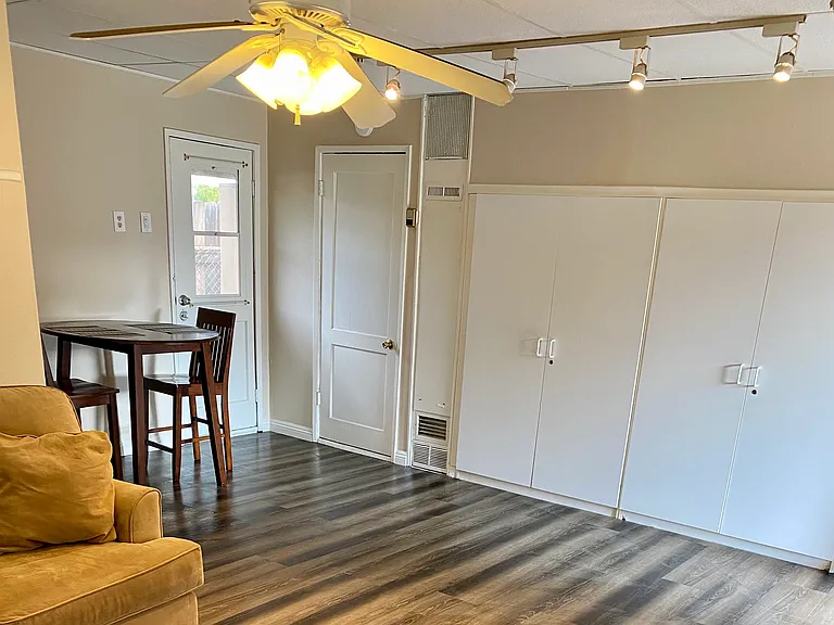 159 S Vermont Ave — Photo 3