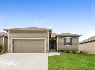 11007 Highview Rd, Peculiar, MO 64078