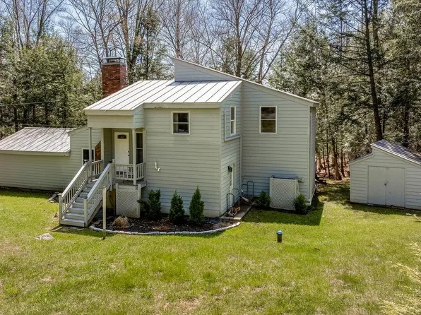 957 Marsh Family Road, Hartford, VT 05059