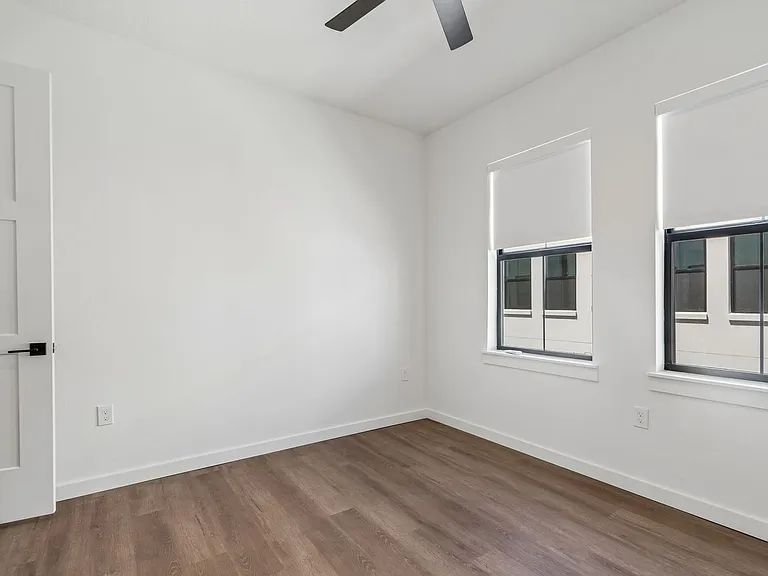 1218 E Kay St #14 — Photo 41