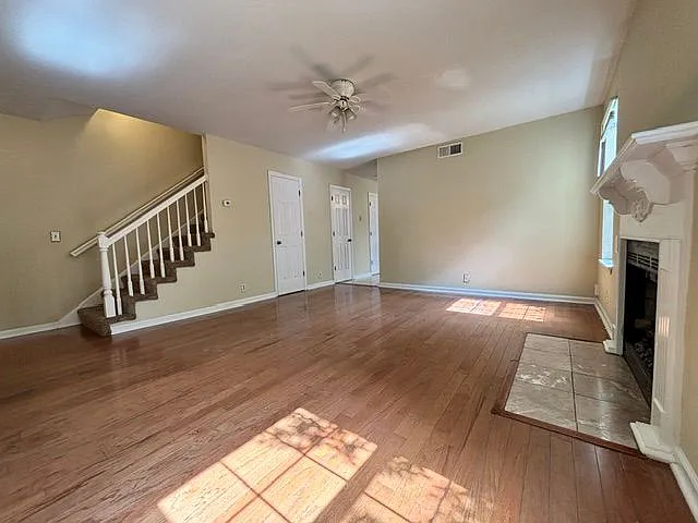 211 Hillside Ct — Photo 14