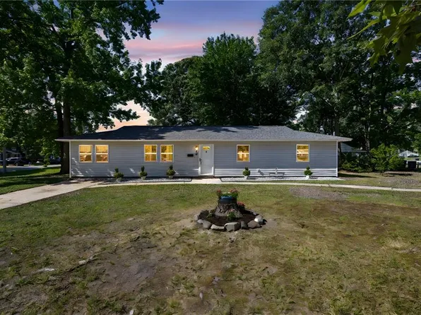 660 Bethune Dr, Virginia Beach, VA 23452