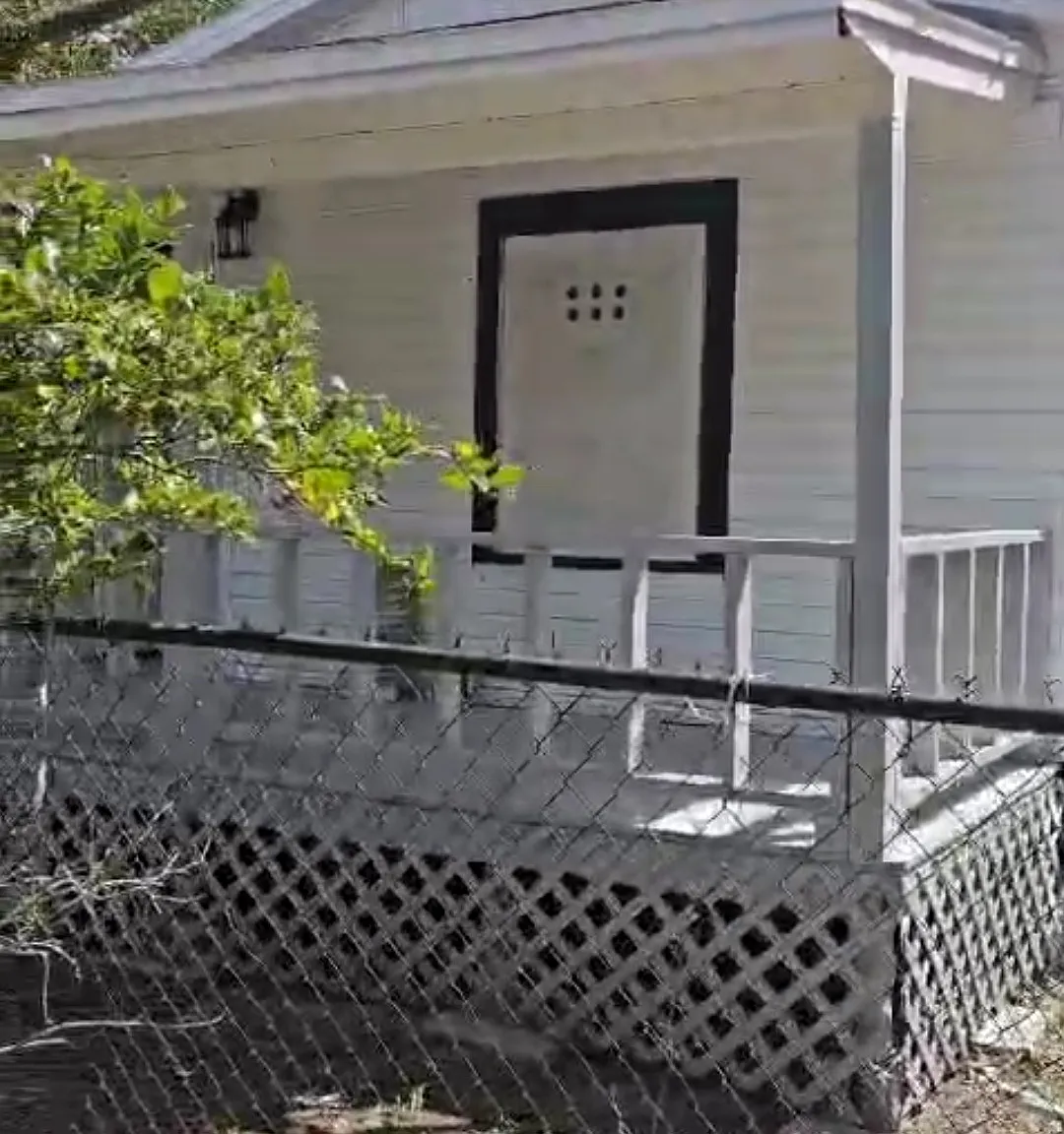 3 bed, 850 sqft, $1,180 — Photo 1
