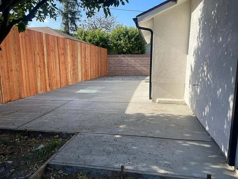 4635 Kraft Ave — Photo 40