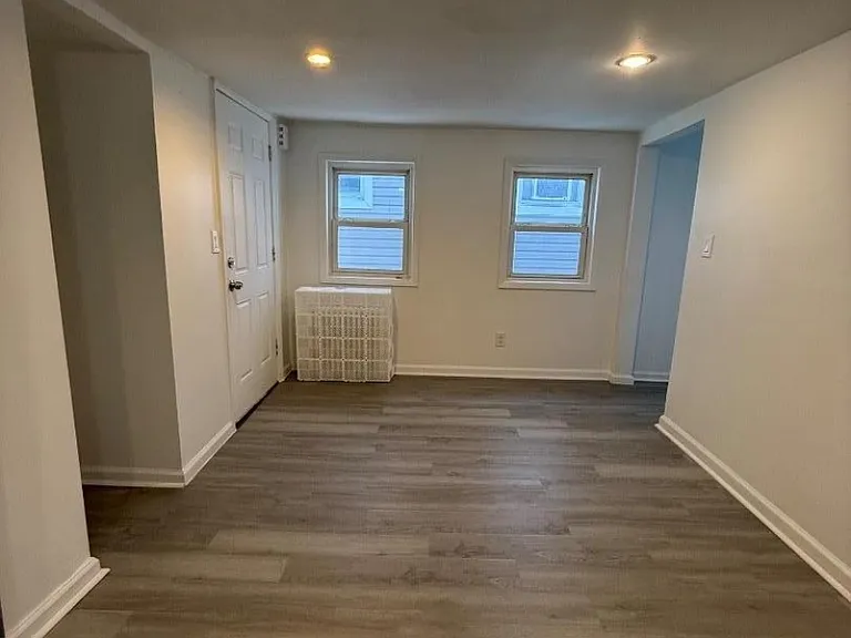 540 Marshall St — Photo 15