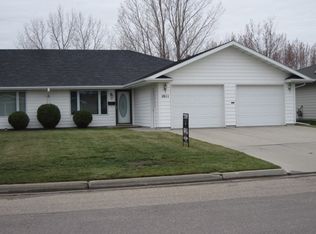 1011 34th Ave SW, Minot, ND 58701