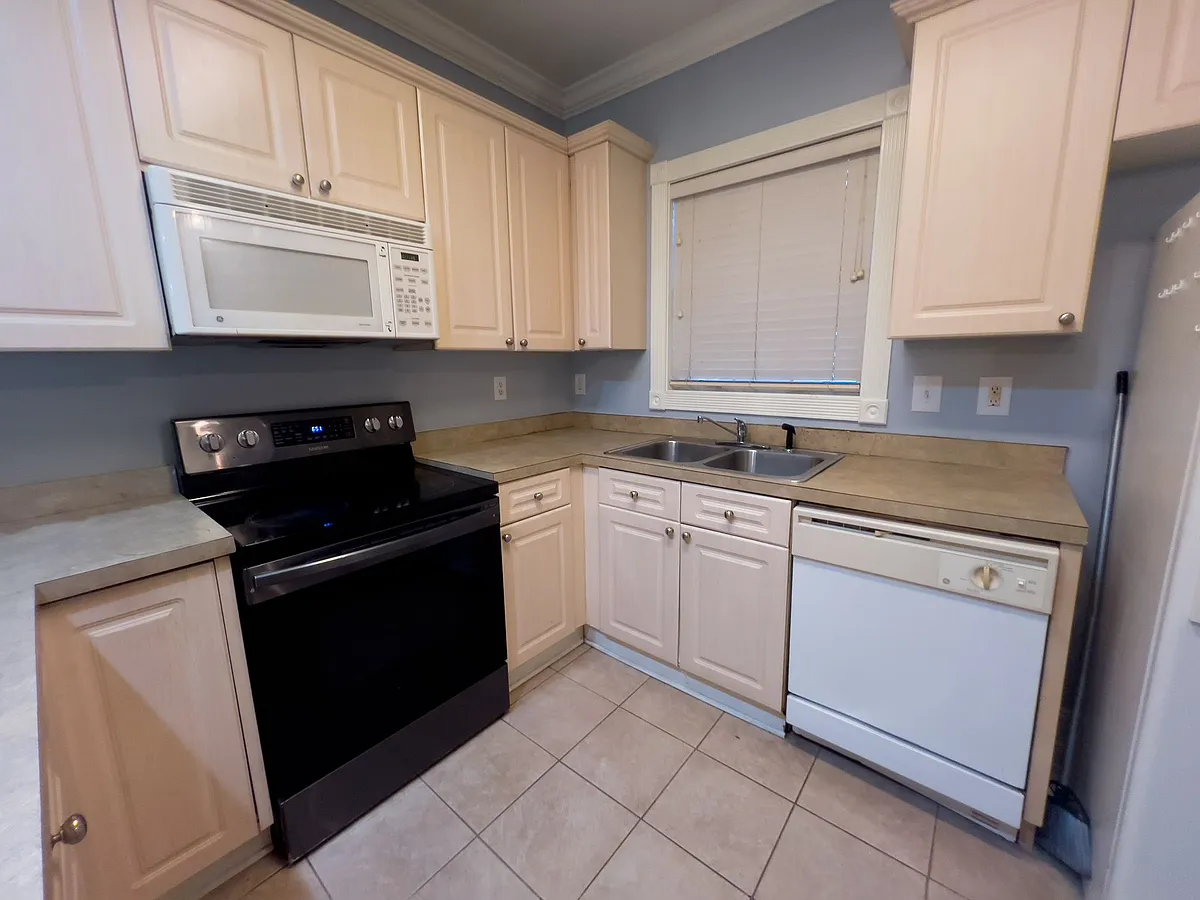 Building Photo - 4847 Luster Leaf Cir #103
