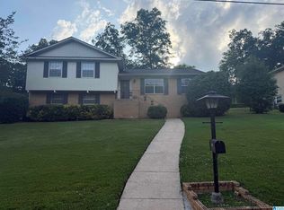 1126 Mountain Oaks Dr, Birmingham, AL 35226