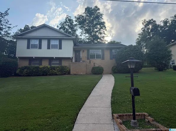 1126 Mountain Oaks Dr, Birmingham, AL 35226