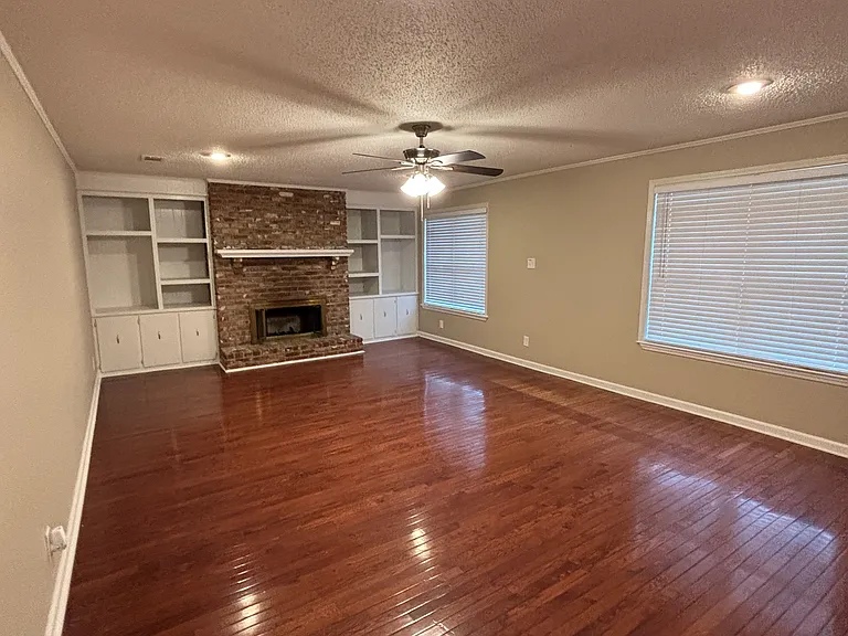 322 E Lee Ave — Photo 12